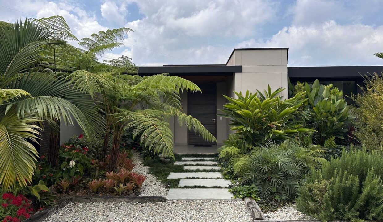 WhatsApp Image 2024-09-25 at 12.18.10 (1)