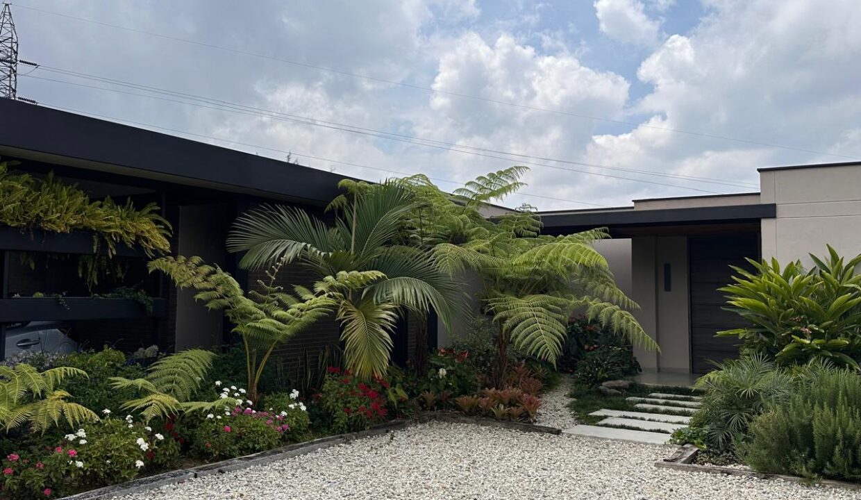 WhatsApp Image 2024-09-25 at 12.18.10 (2)