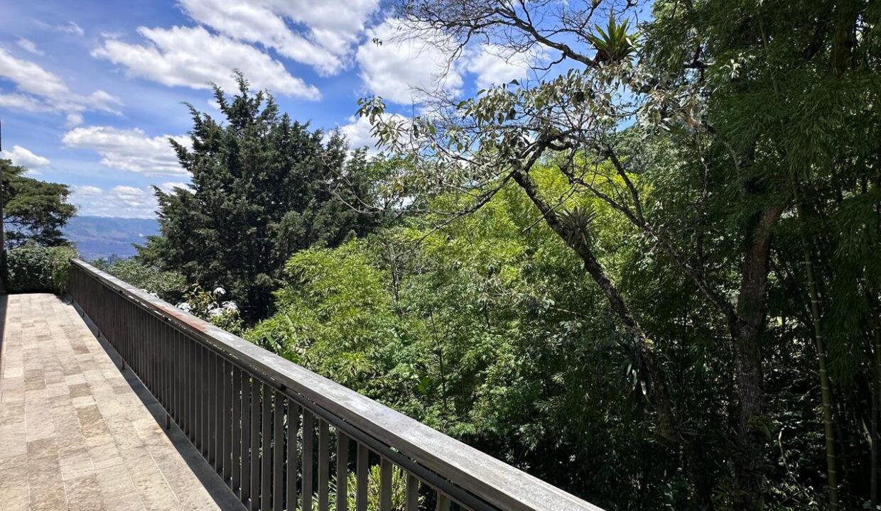 WhatsApp Image 2024-09-25 at 13.04.09 (2)