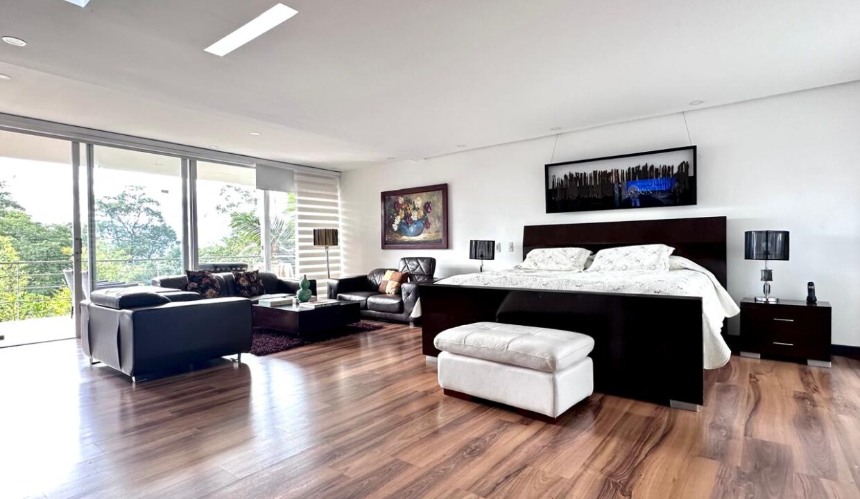 WhatsApp Image 2024-09-26 at 10.02.13 (1)