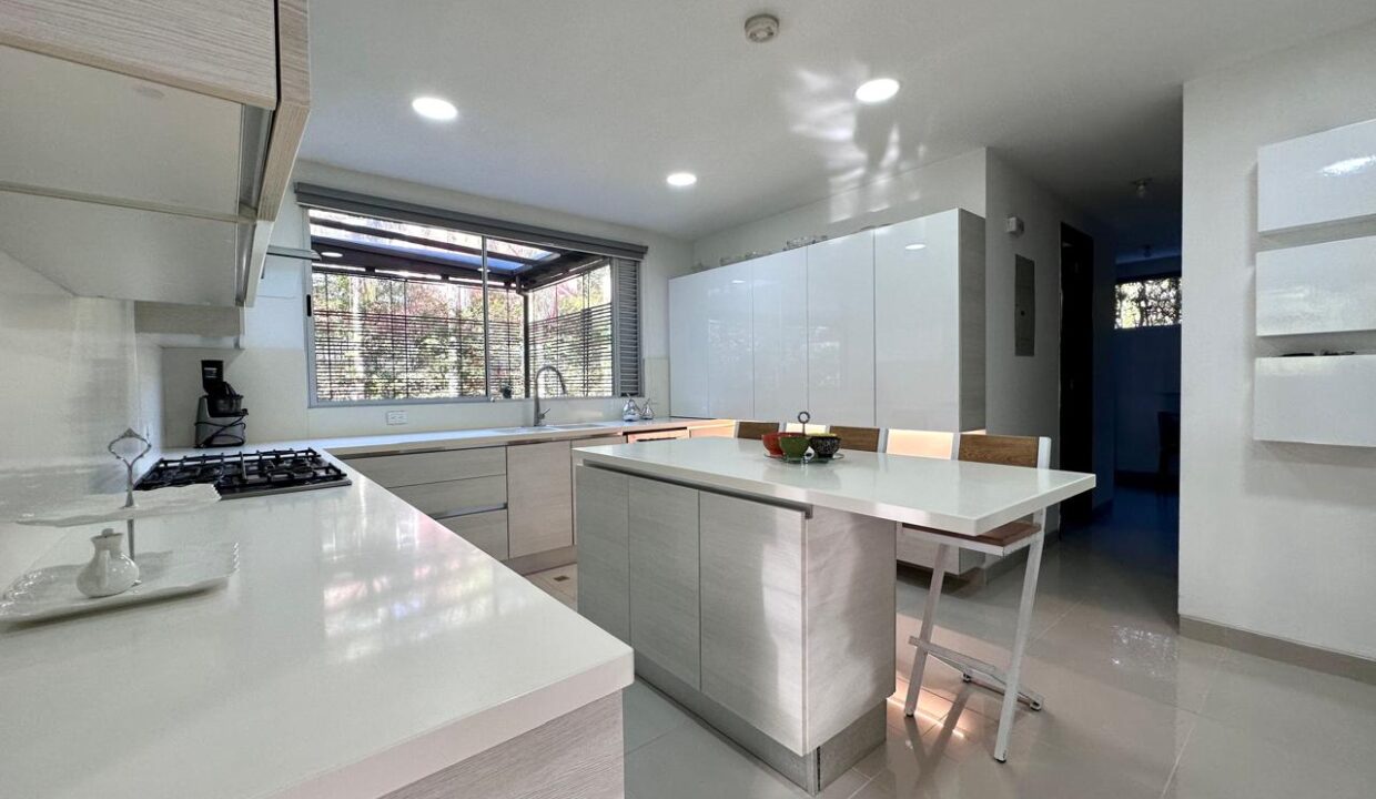 WhatsApp Image 2024-09-26 at 10.02.13 (4)