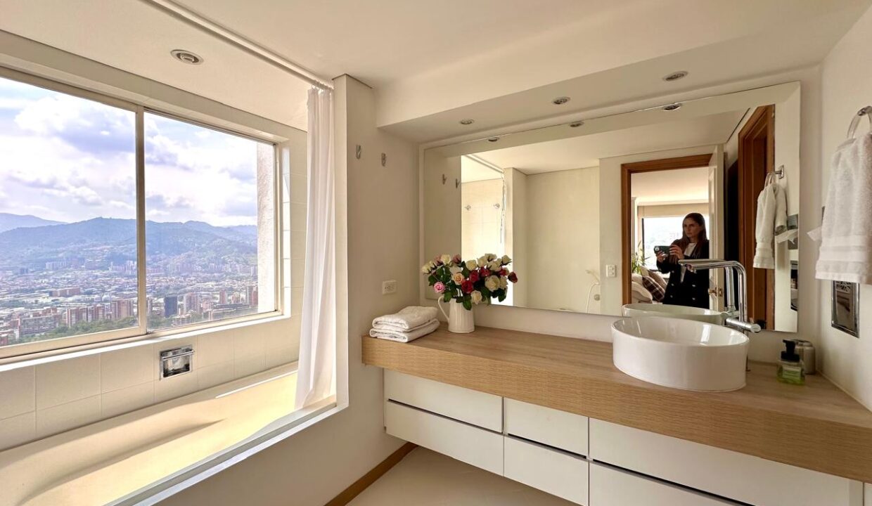 WhatsApp Image 2024-09-26 at 10.46.58 (7)