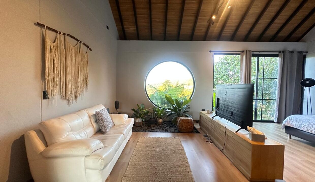 WhatsApp Image 2024-09-26 at 14.26.01 (1)