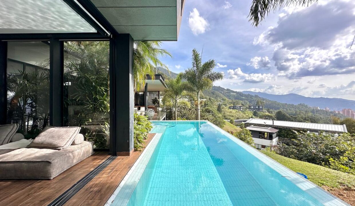 WhatsApp Image 2024-10-03 at 11.46.47 (1)