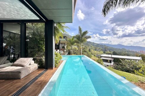 WhatsApp Image 2024-10-03 at 11.46.47 (1)