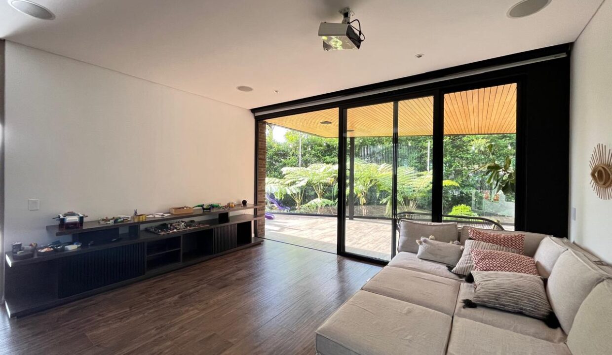 WhatsApp Image 2024-10-03 at 11.46.47 (10)