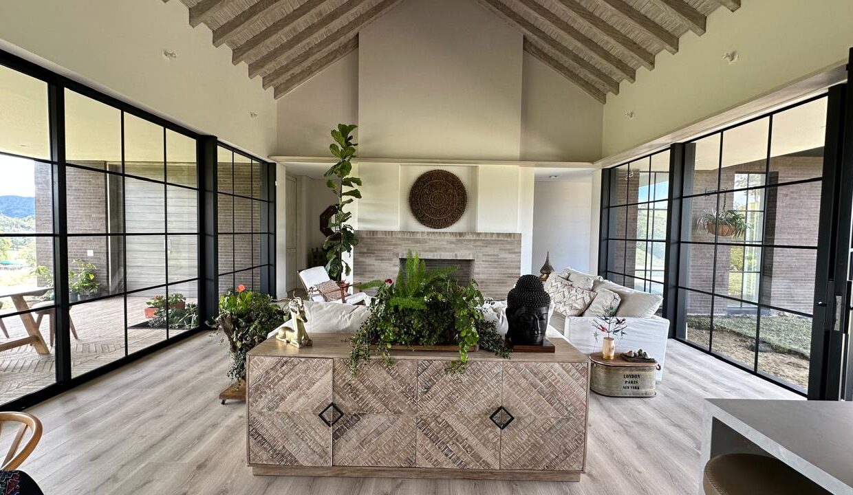 WhatsApp Image 2024-10-03 at 12.17.28 (1)