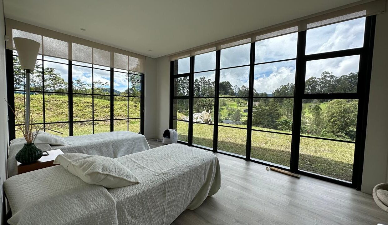 WhatsApp Image 2024-10-03 at 12.17.28 (4)