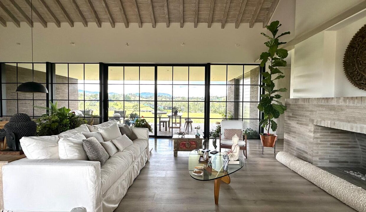 WhatsApp Image 2024-10-03 at 12.17.29 (1)