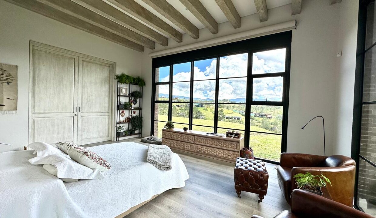 WhatsApp Image 2024-10-03 at 12.18.04