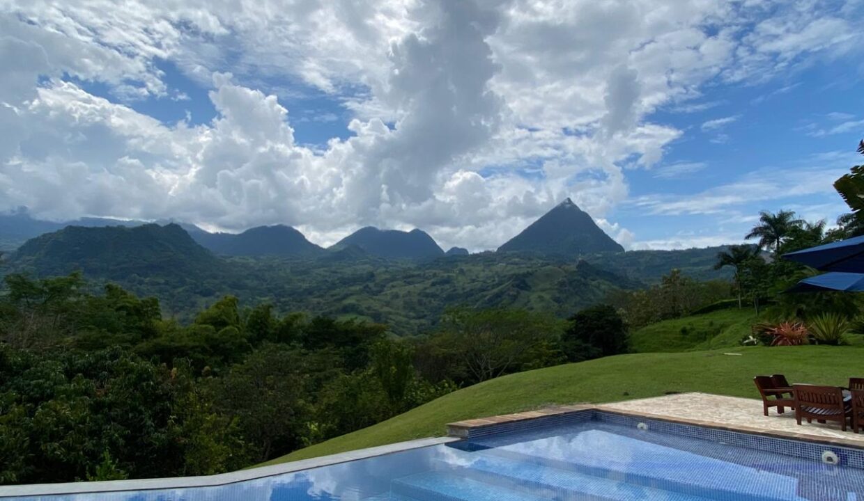 WhatsApp Image 2024-10-03 at 13.22.08 (1)