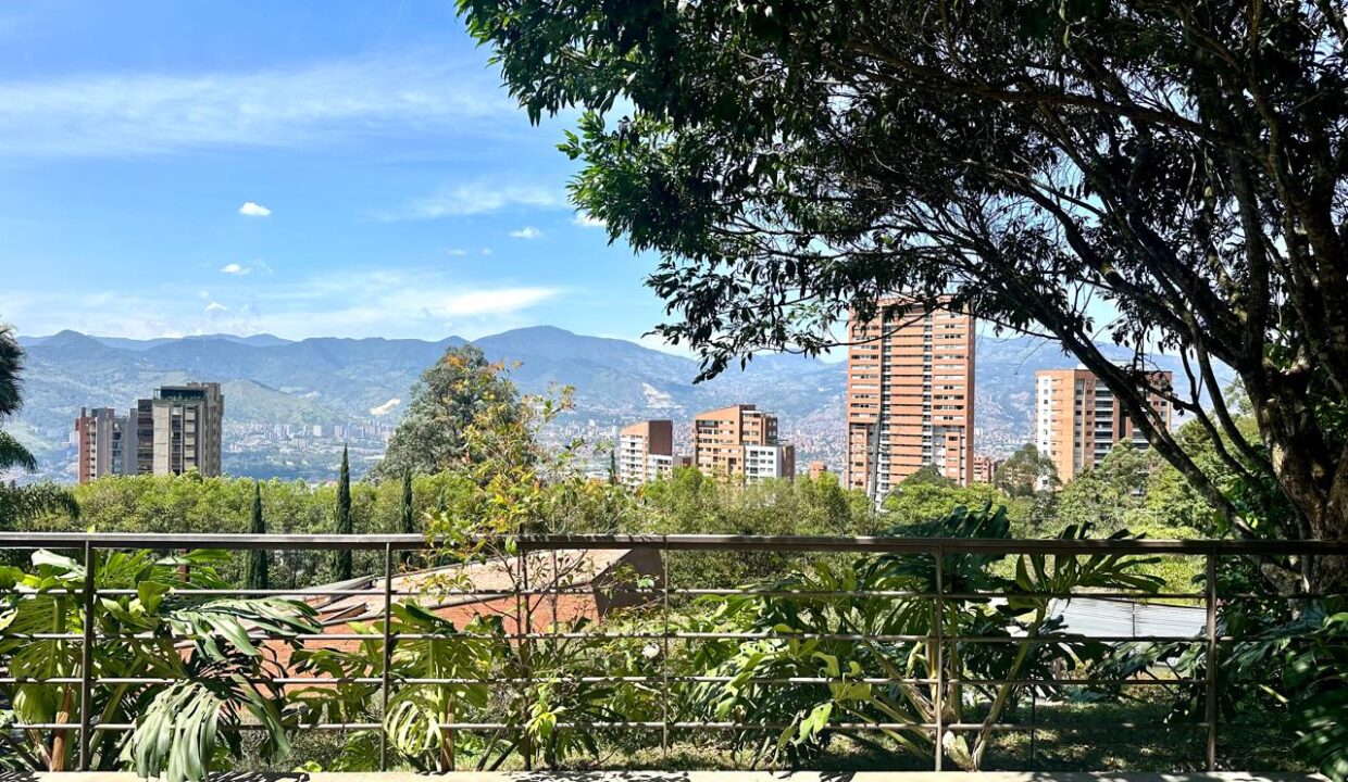 WhatsApp Image 2024-10-16 at 11.03.38 (1)