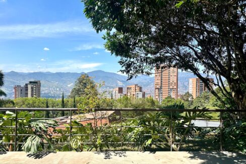 WhatsApp Image 2024-10-16 at 11.03.38 (1)