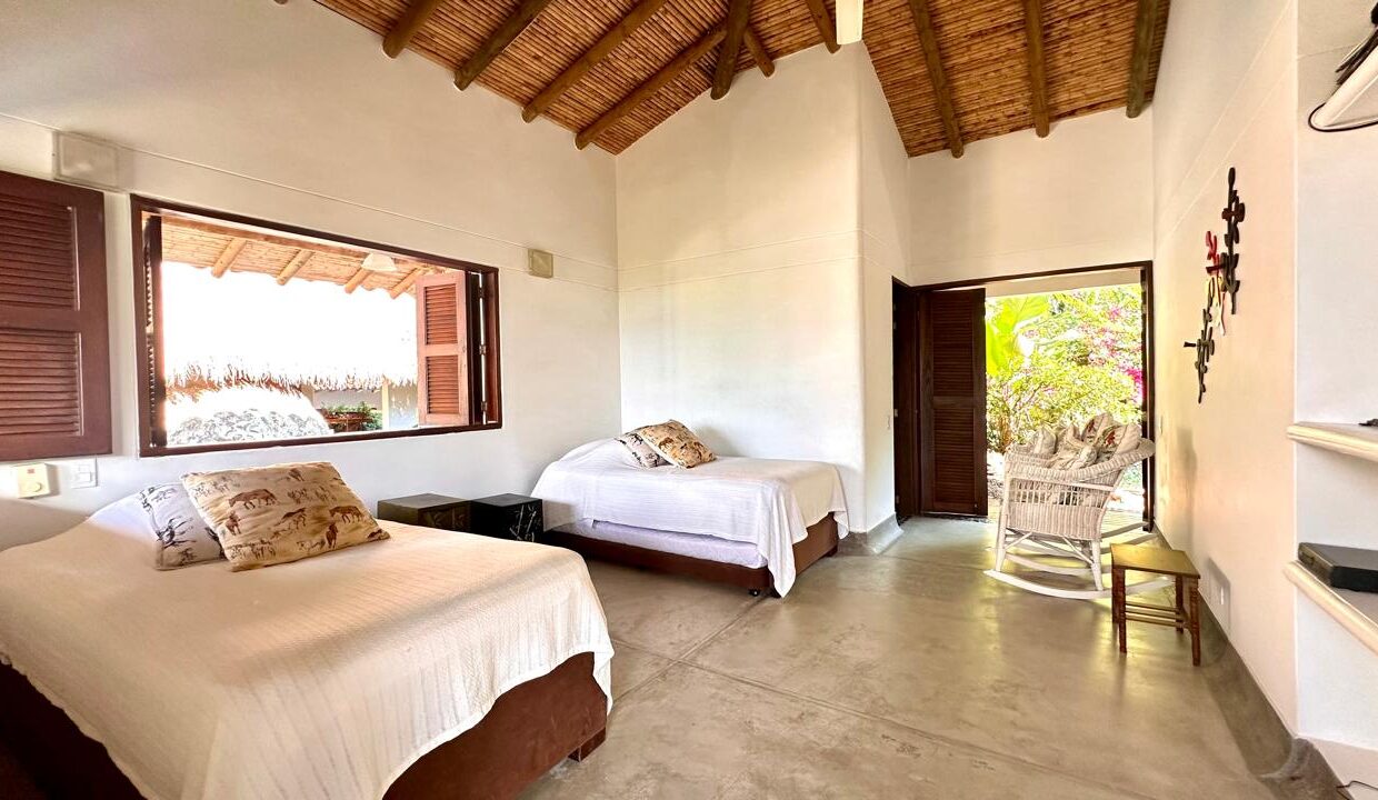 WhatsApp Image 2024-10-16 at 11.54.10 (4)