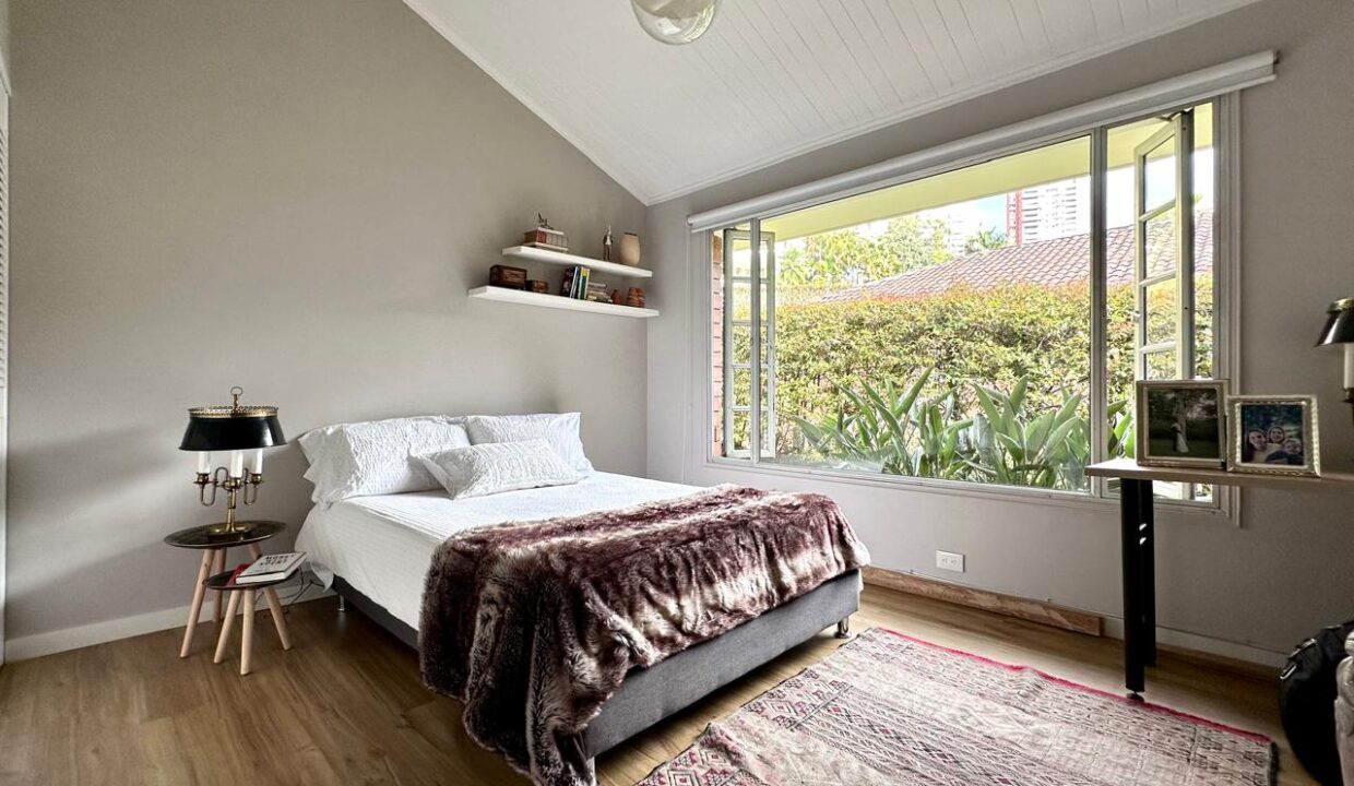 WhatsApp Image 2024-10-17 at 09.42.43 (1)