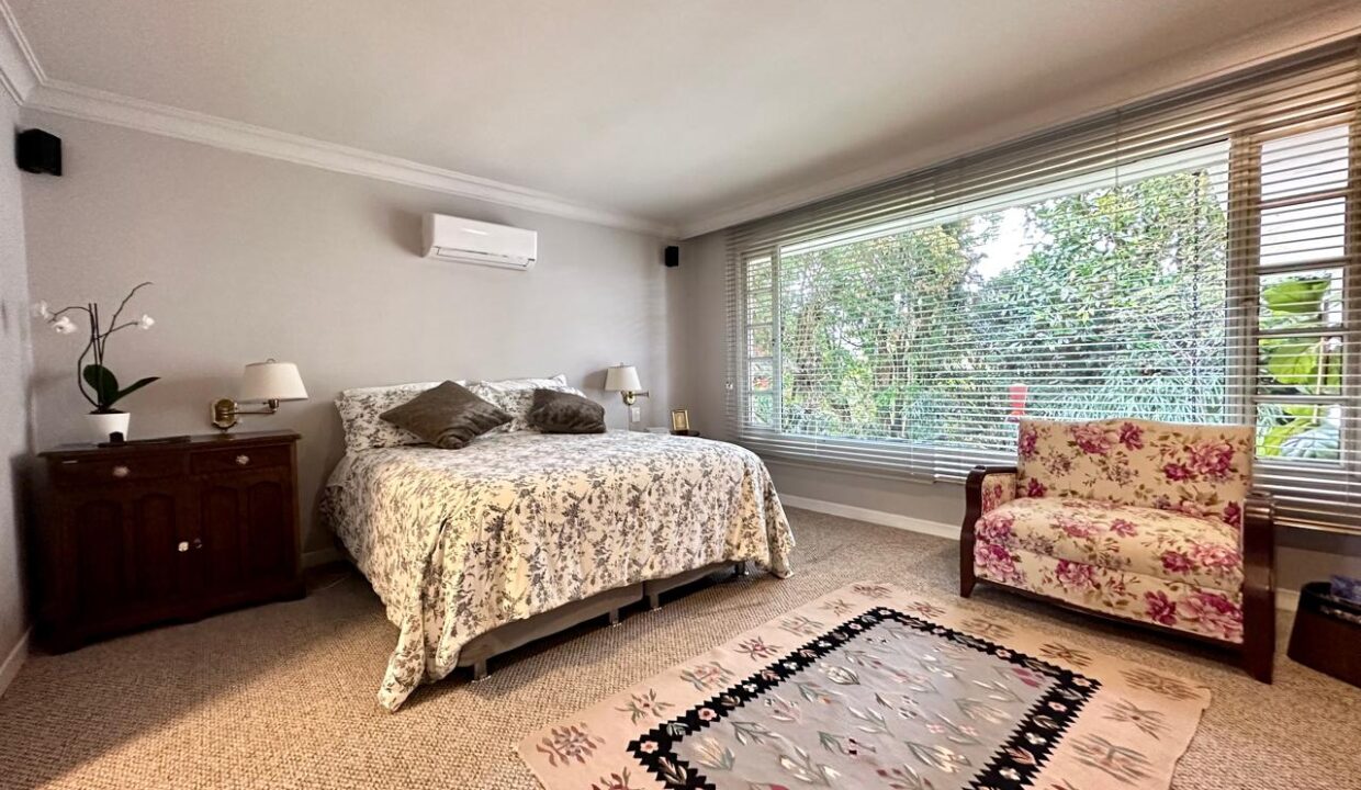 WhatsApp Image 2024-10-17 at 09.42.43 (3)