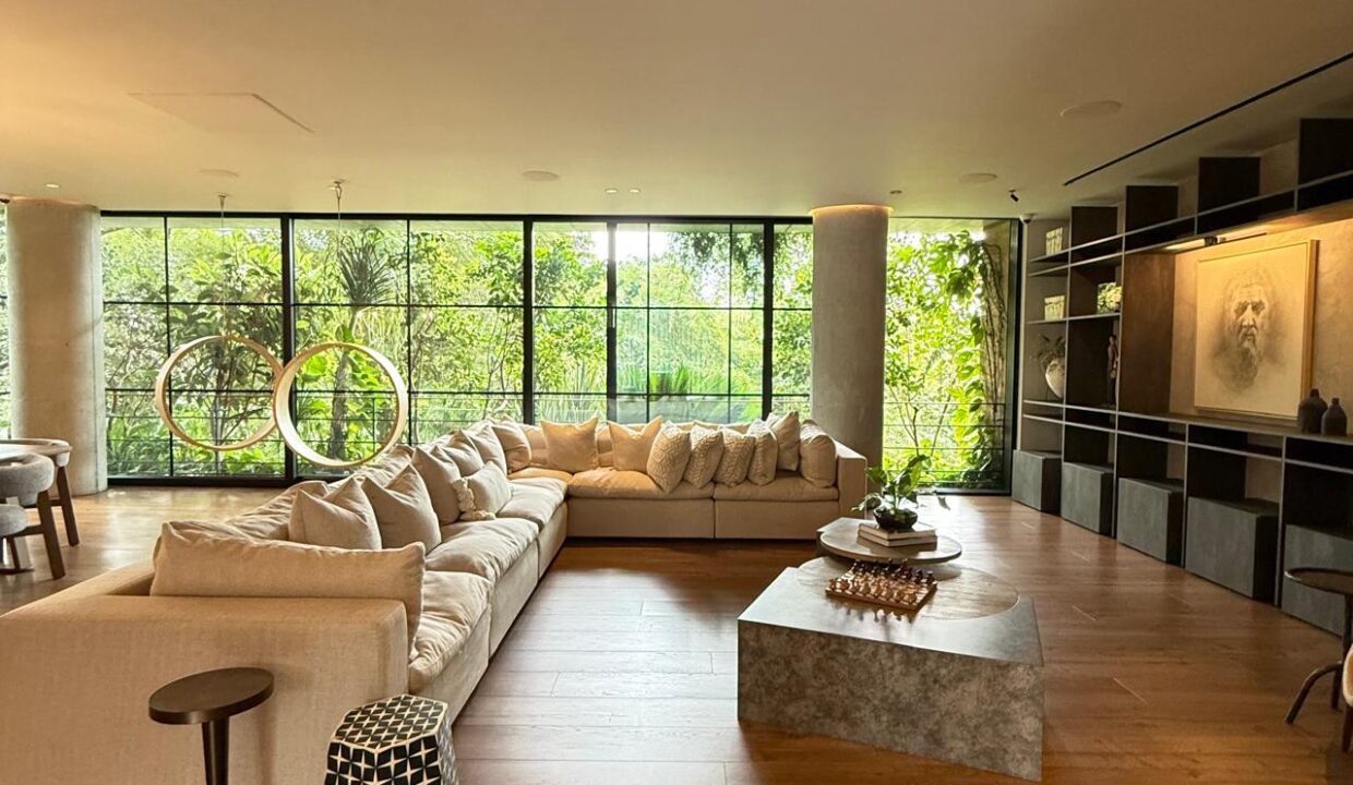 WhatsApp Image 2025-04-14 at 19.02.06