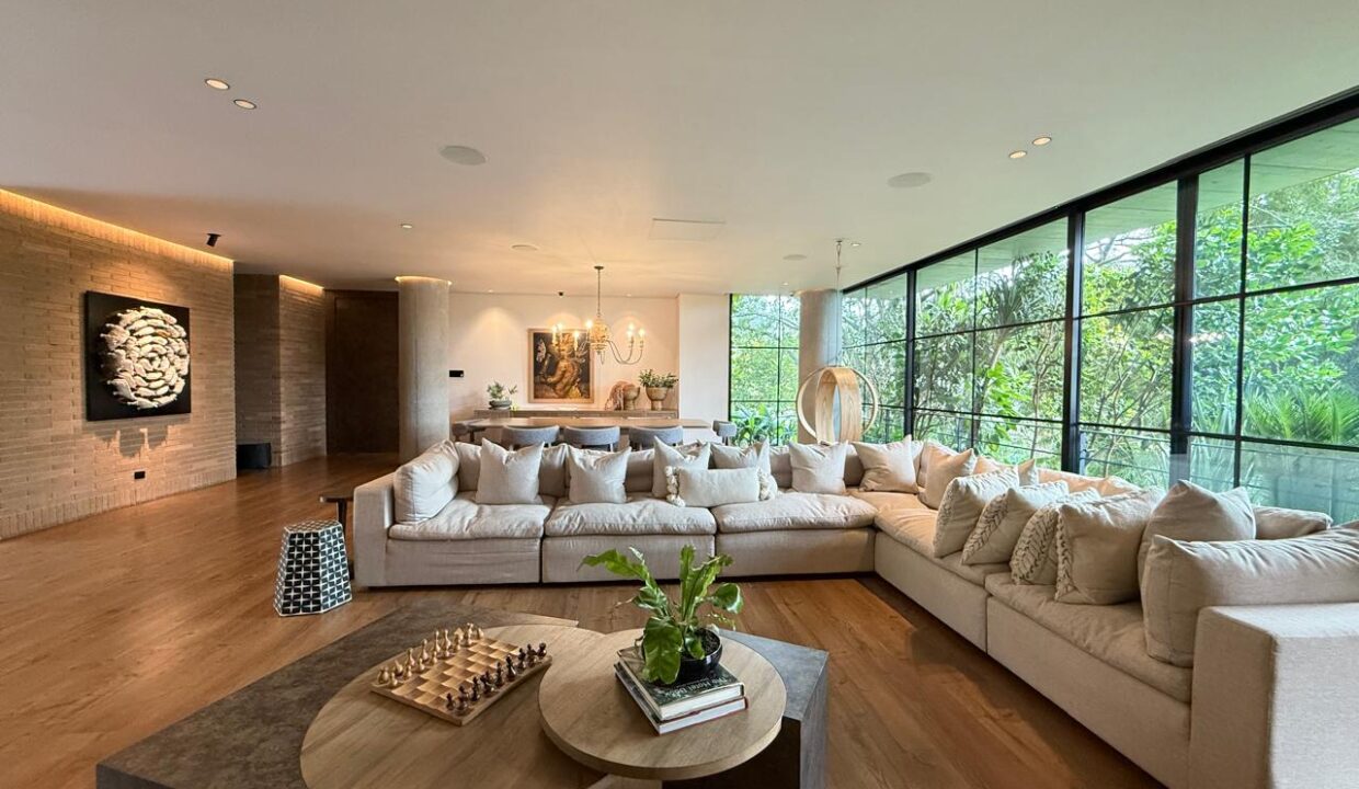 WhatsApp Image 2025-04-14 at 19.02.06 (3)