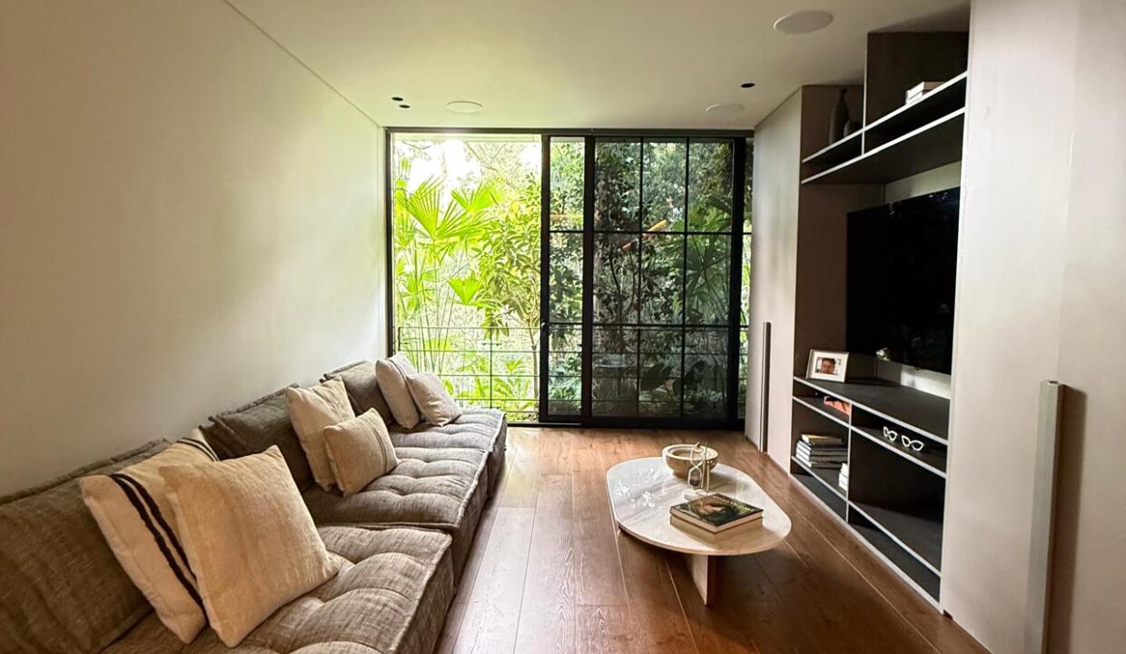 WhatsApp Image 2025-04-14 at 19.02.06 (4)