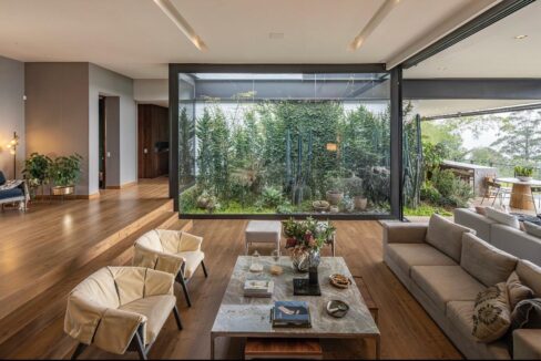 WhatsApp Image 2025-04-15 at 13.40.51 (5)