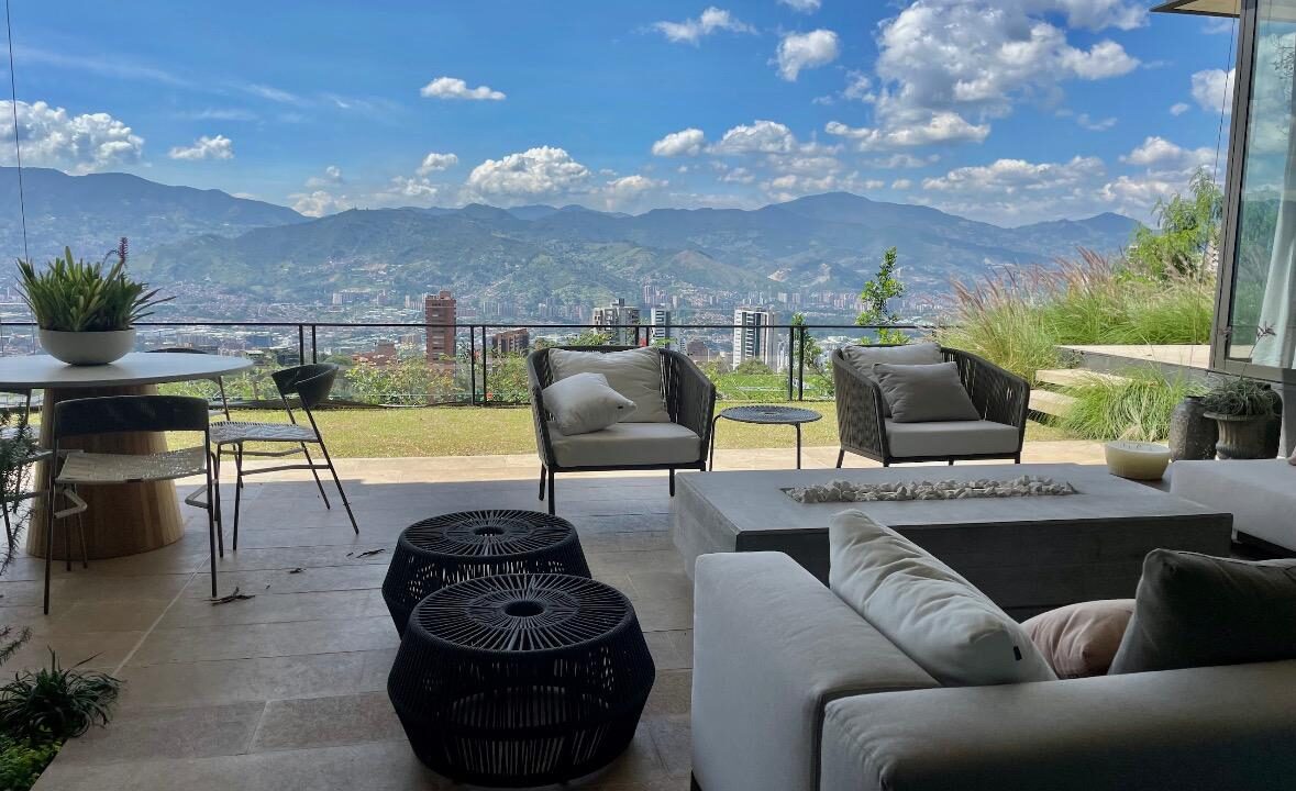 WhatsApp Image 2025-04-15 at 13.40.52 (1)