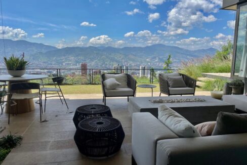 WhatsApp Image 2025-04-15 at 13.40.52 (1)