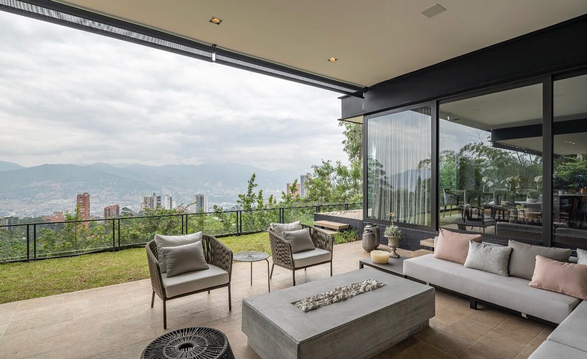 WhatsApp Image 2025-04-15 at 13.40.52 (7)