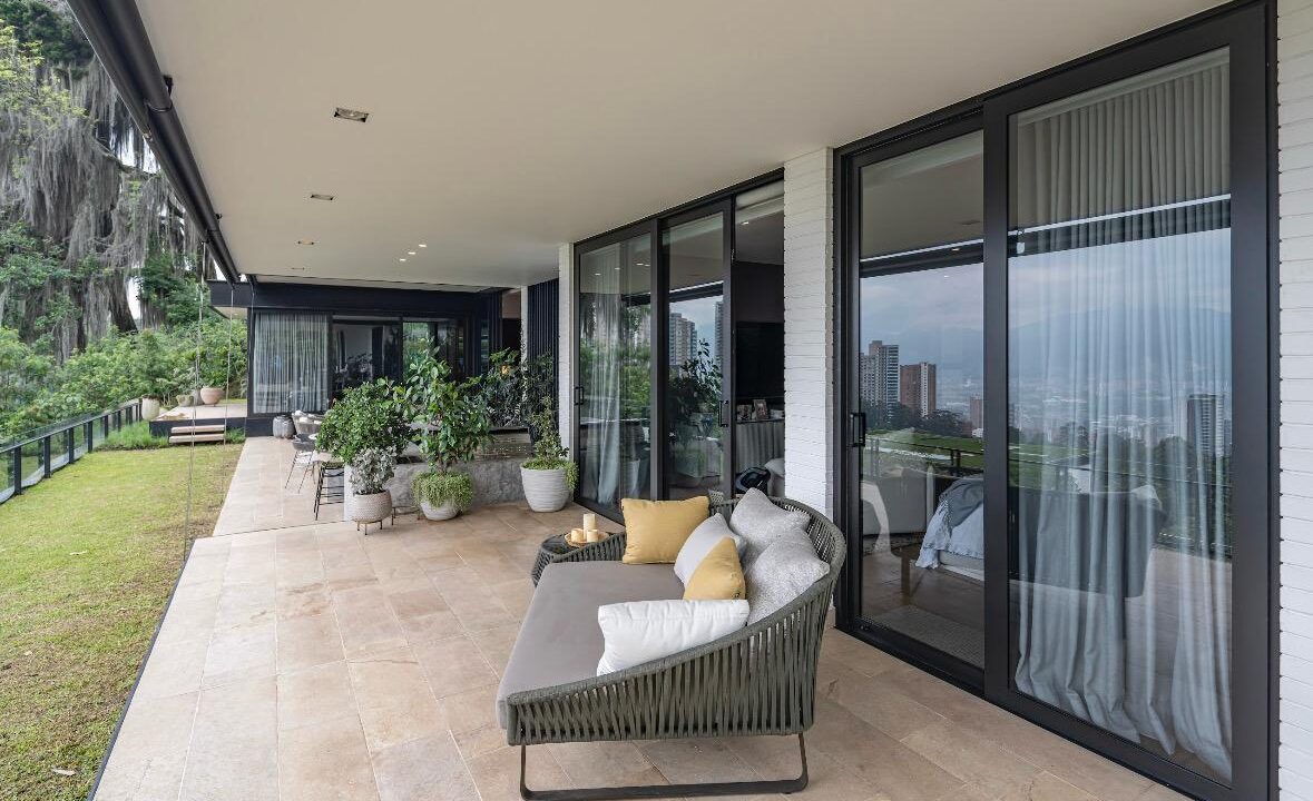 WhatsApp Image 2025-04-15 at 13.40.52 (8)