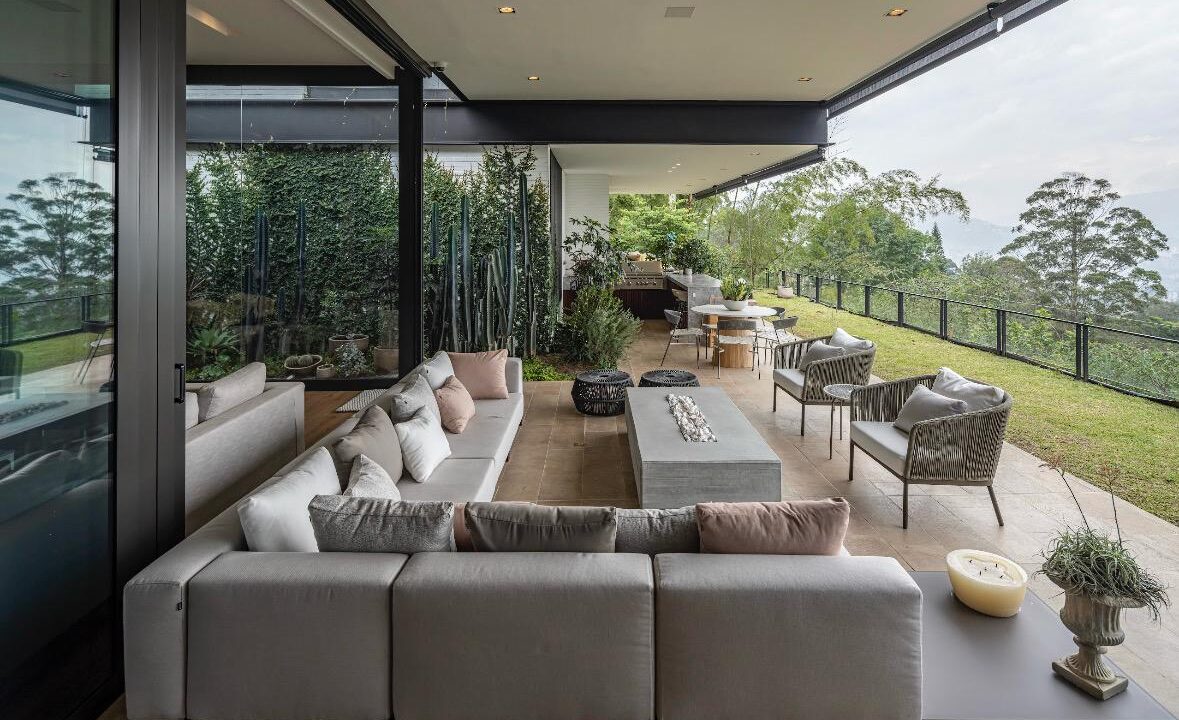 WhatsApp Image 2025-04-15 at 13.40.52 (9)