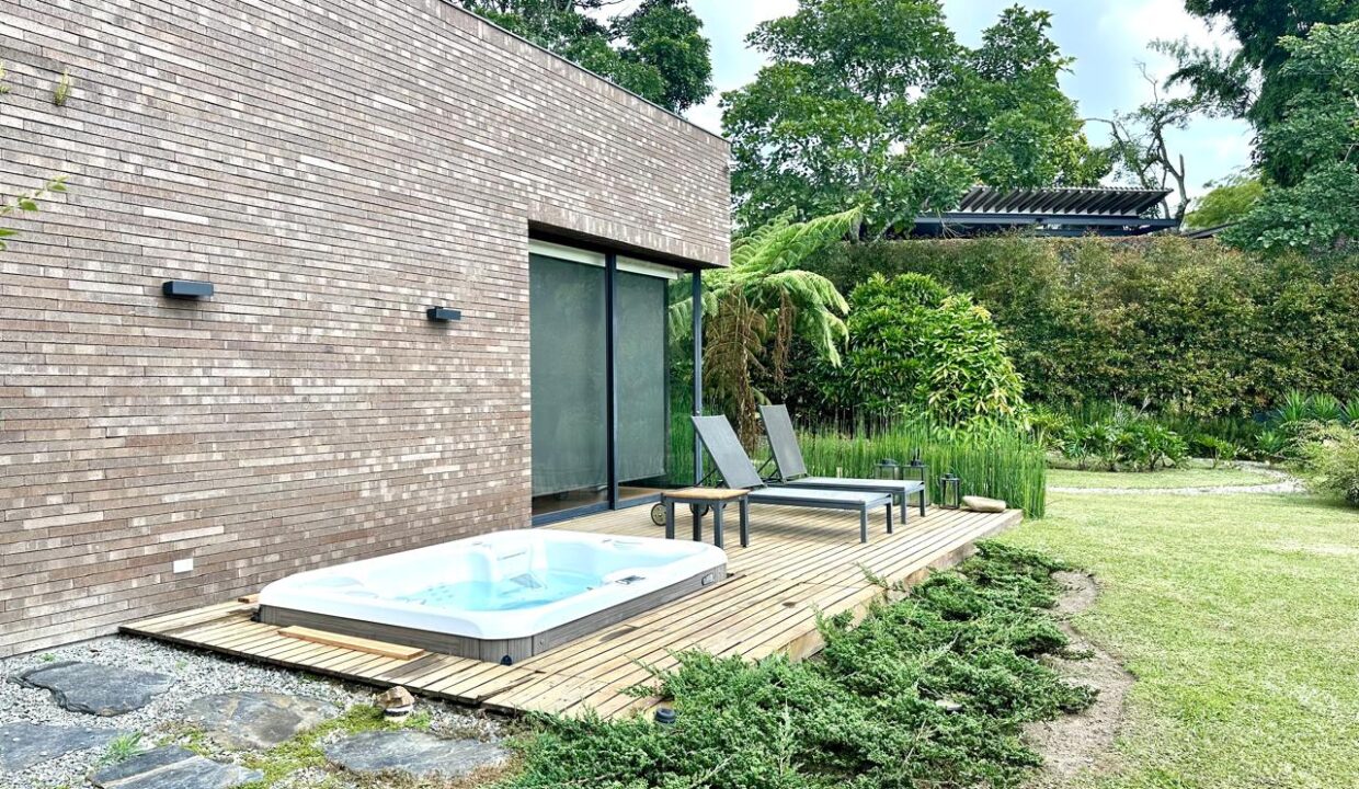 WhatsApp Image 2025-04-15 at 13.42.54