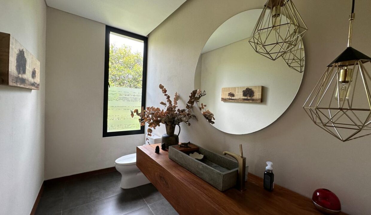 WhatsApp Image 2025-04-15 at 13.44.09