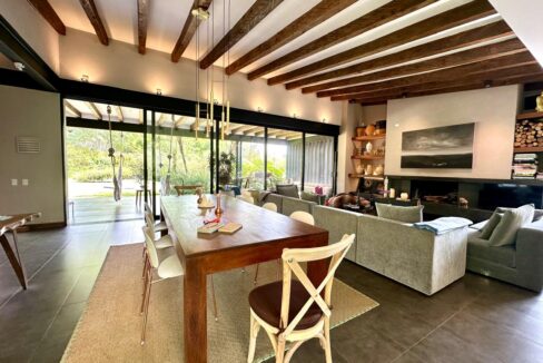 WhatsApp Image 2025-04-15 at 13.52.04 (1)